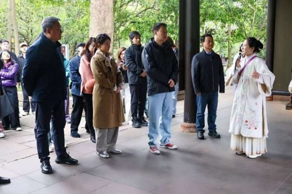 大圣策略 《苏堤春晓》演至成都，看完话剧跟着苏轼游四川