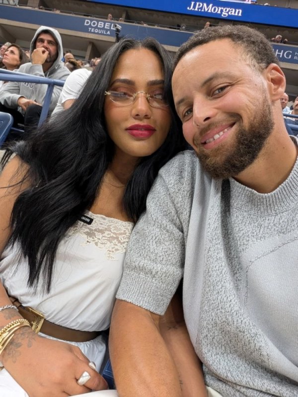 股速查 现场撒糖! 库里晒与妻子阿耶莎美网观赛照 库爹也出镜!